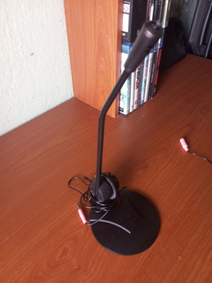Trust desktop microphone like new