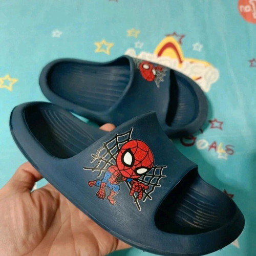 Spiderman slippers used, size 29, blue for boys