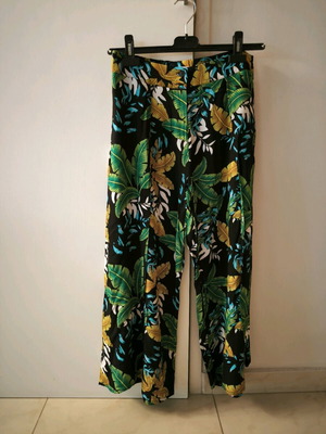 Tropical παντελόνα σαν καινούργια, μέγεθος L με ανοίγματα στα πλαϊνά