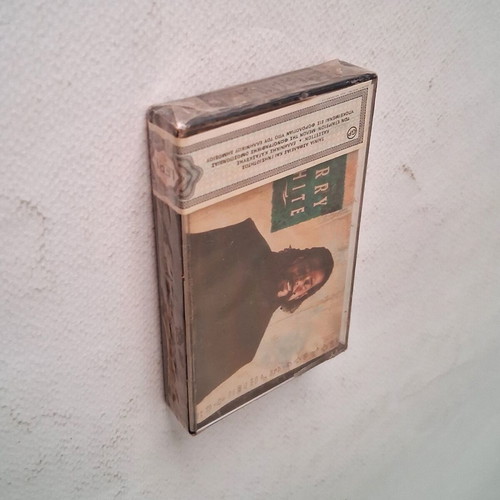 Barry White The Man Is Back! 1989 cassette new, R&B / Soul
