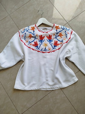 Zara λευκό ανοιξιάτικο φούτερ medium μεταχειρισμένο με σημάδια