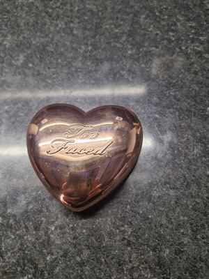 Too Faced highlighter compact used