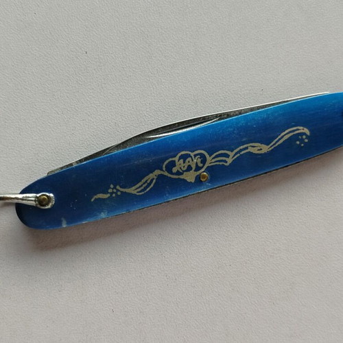 Small blue pocket knife used