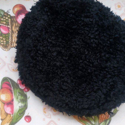 Black hat like new, size M, fluffy