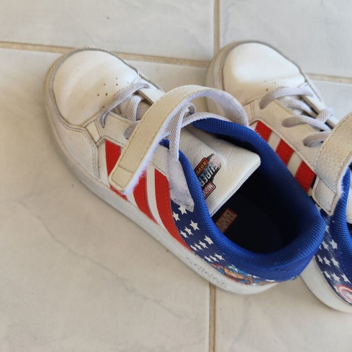 Adidas Marvel Captain America Kids Sneakers Size 32 Like New