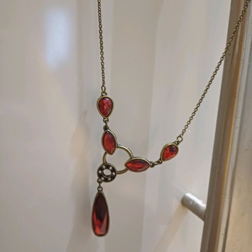 Vintage necklace new with red stones