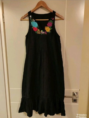 Cotton dress like new, comfortable, airy, with colorful embroidered decoration, size Medium