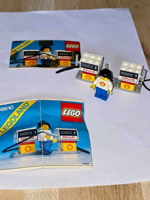 6610 Lego Town Shops and Services Gas Pumps vintage set