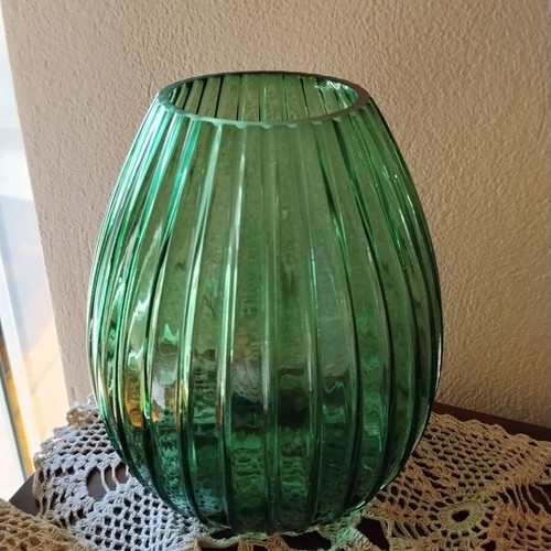 Green glass vase with vertical ribs, 22 x 17 cm
