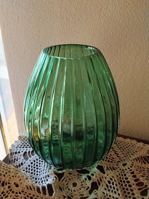 Green glass vase with vertical ribs, 22 x 17 cm