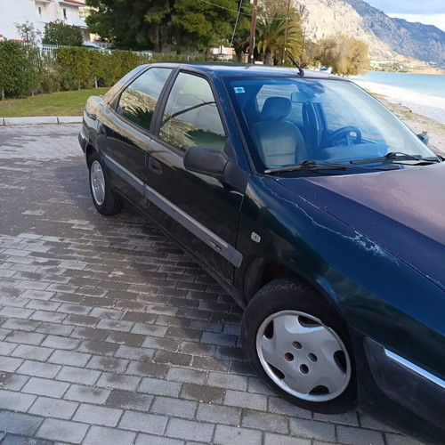Citroen Xantia 2 compact car, 1.8L, manual, petrol
