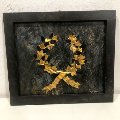 Handmade wreath-themed artwork used, signed by Lamprou
