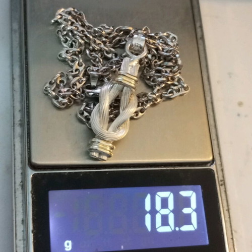 Lalaunis A21 750 925 necklace like new with silver chain
