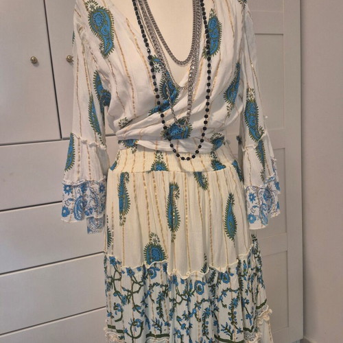 Summer set skirt and wrap top one size, like new, white and blue
