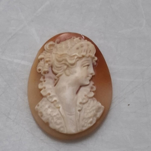 Cameo made in Napoli like new, intricate design 3x4 cm