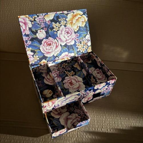 Paper jewelry box new with floral design