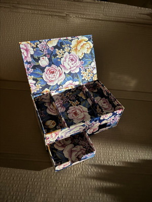 Paper jewelry box new with floral design