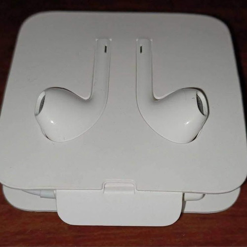Apple Original EarPods Earbuds Handsfree with Lightning Connector White new