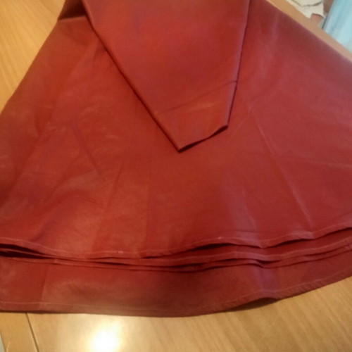 Burgundy round tablecloth used, diameter 2.65m large size