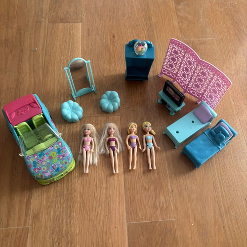 Vintage Polly Pocket set like new with car, dolls, and furniture