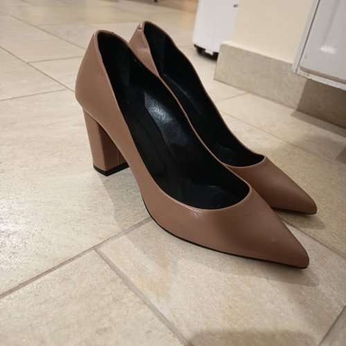 Women's beige pumps size 40
