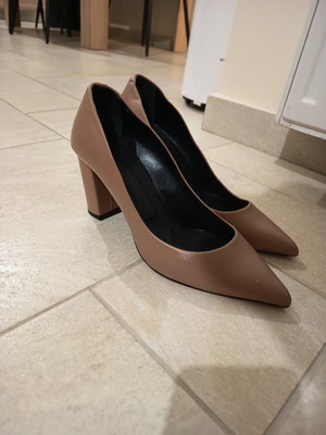 Women's beige pumps size 40