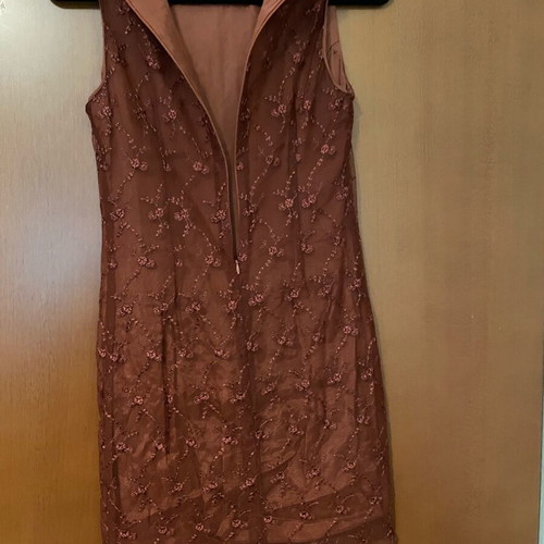 Dress with embroidered lace like new, size Small