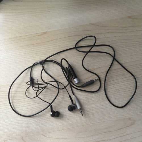 Wired Handsfree Headphones like new with Microphone and Volume Control
