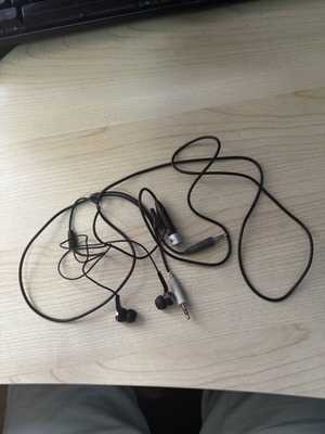 Wired Handsfree Headphones like new with Microphone and Volume Control
