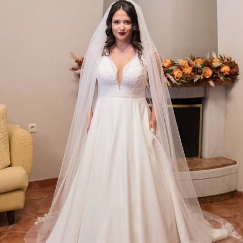 Angela Bianca wedding dress size M-L like new, white