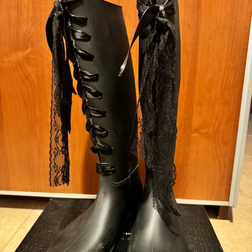 Galotses used size 38 black