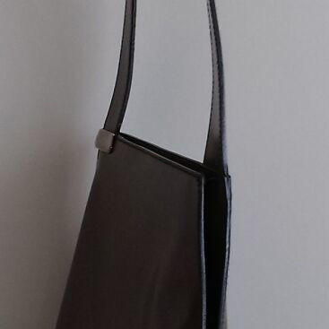 Women's luxury leather shoulder bag Made In Italia like new, taupe and beige