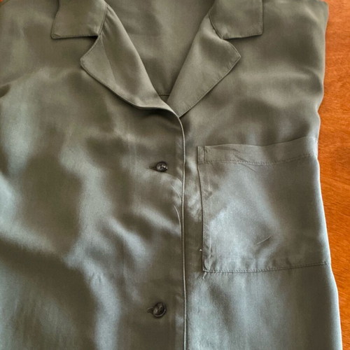 Dirty Laundry green shirt, size M
