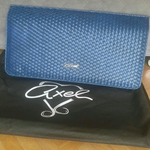 Axel clutch bag like new, blue with straw texture