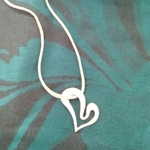 Silver heart necklace like new, 925 jewelry for neck