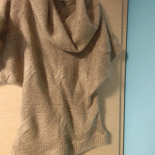 Beige knitted sweater like new, size M