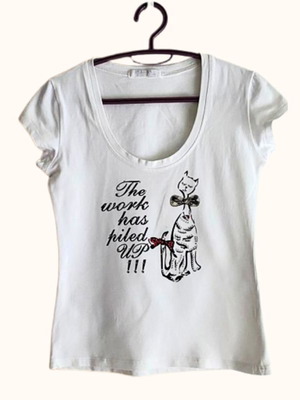 White FLR Collection women's t-shirt with cat print and rhinestones, size S/M, like new