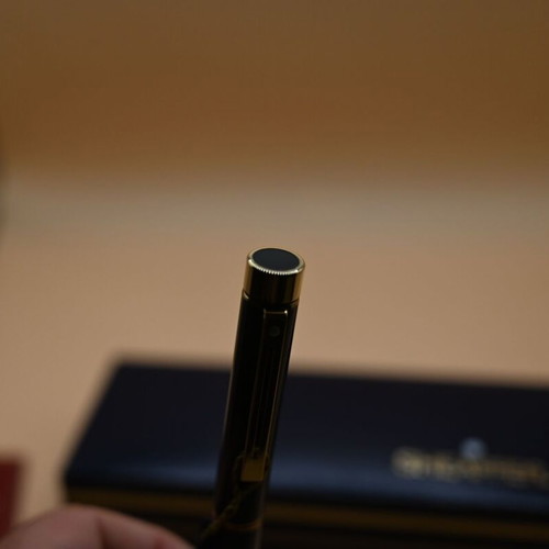 Sheaffer TARGA 1022 Fountain Pen 18k Medium Nib new