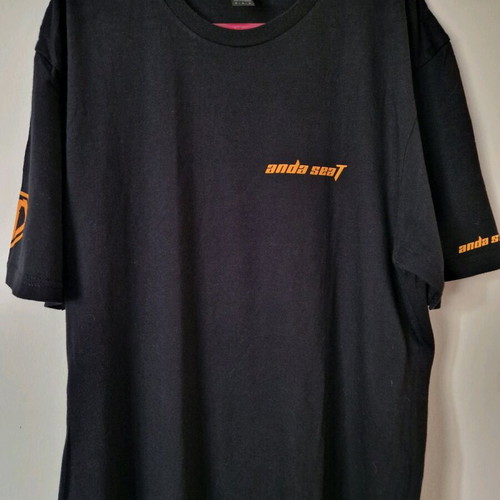 Unisex Anda Seat T-shirt Medium new, black with orange print