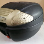 Motorcycle top case used with rack and keys