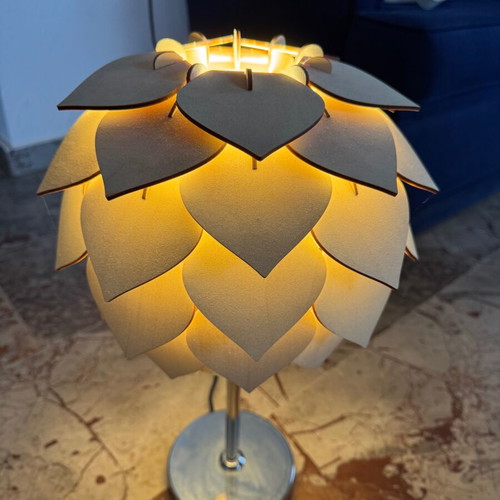 Wooden table lamp like new with color changing feature