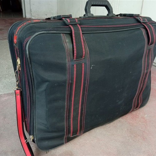 Medium suitcase with 4 wheels used