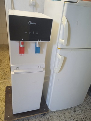 MIDEA water cooler used for cold and hot water with dispenser