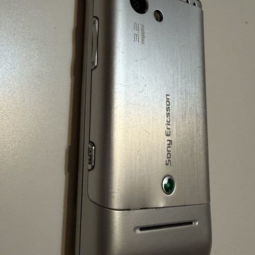 Sony Ericsson T715 phone not working for parts, used