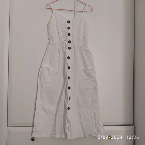 white midi dress with 50s vibe 65% cotton with buttons