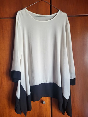 Airy blouse with 3/4 sleeves