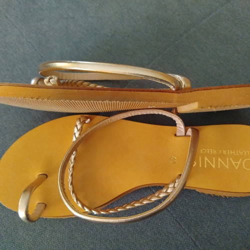 Ioannis women's sandals size 40 new, beige and gold