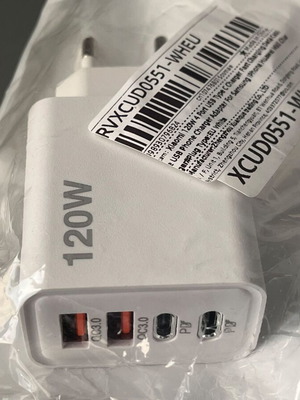 120W GaN Fast Charger with 2x USB-C and 2x USB-A new