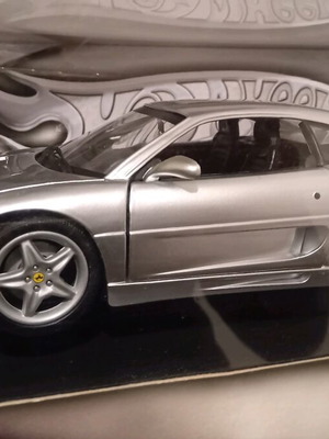 Hot Wheels Ferrari 355 1/18 like new