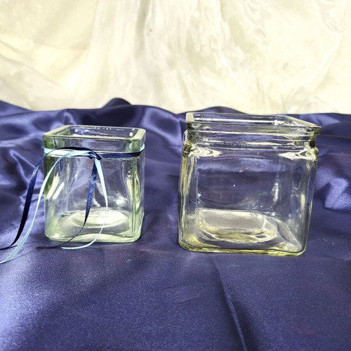 Set of 2 decorative cube vases like new, thick glass 10cm & 8cm